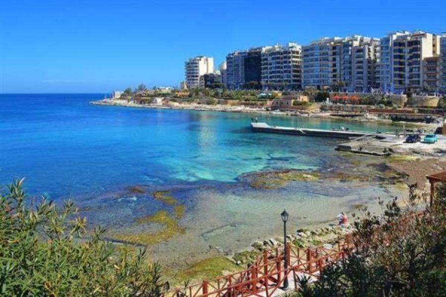 2br Great Location With Terrace Apartment