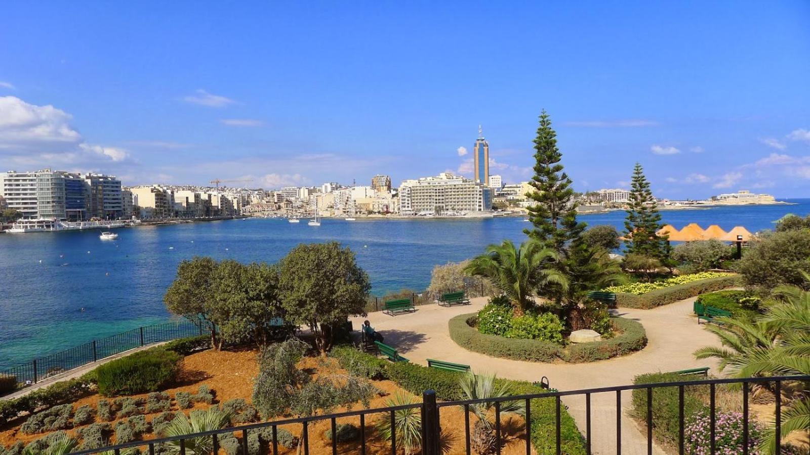 2br Great Location With Terrace Apartment