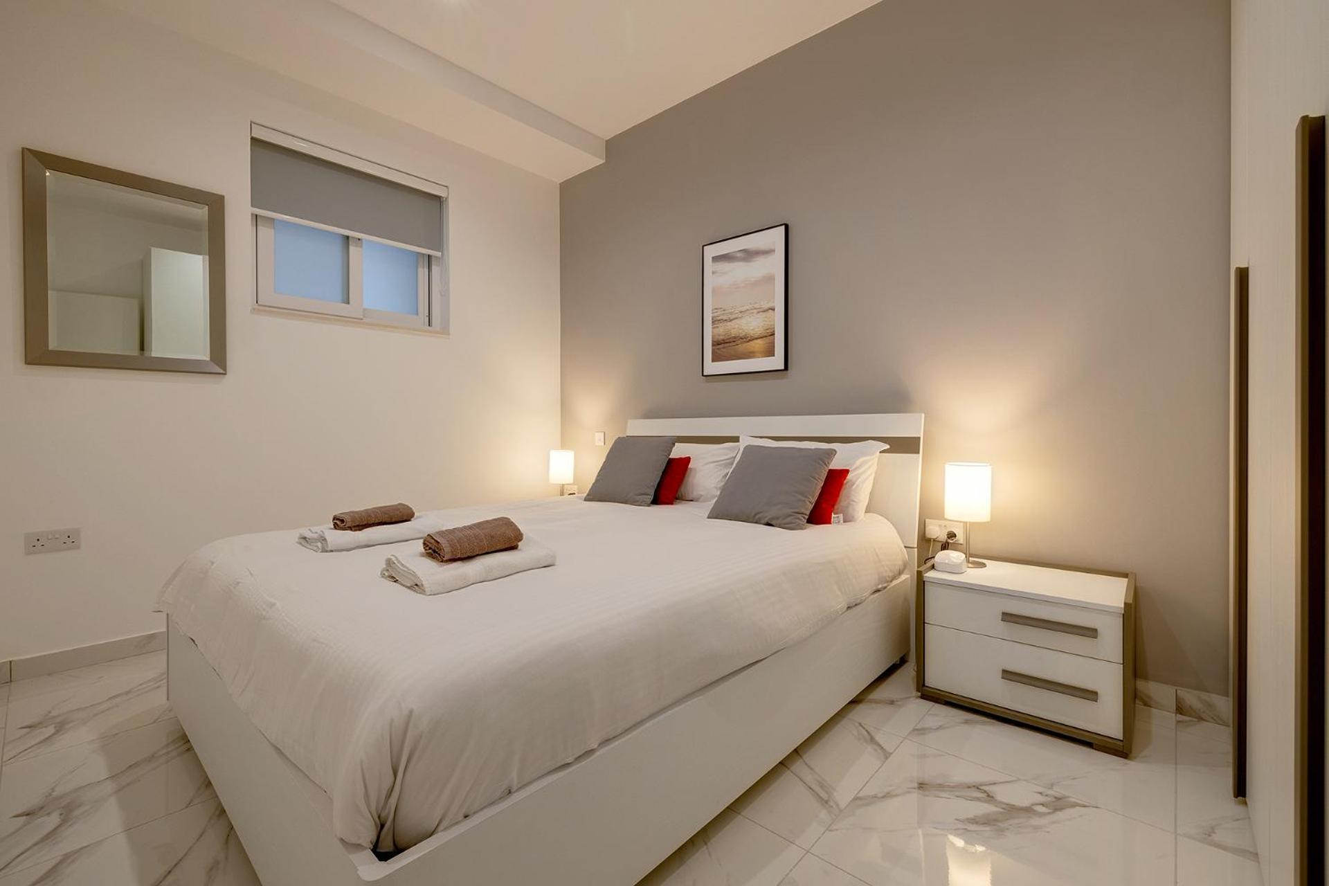 2br Great Location With Terrace